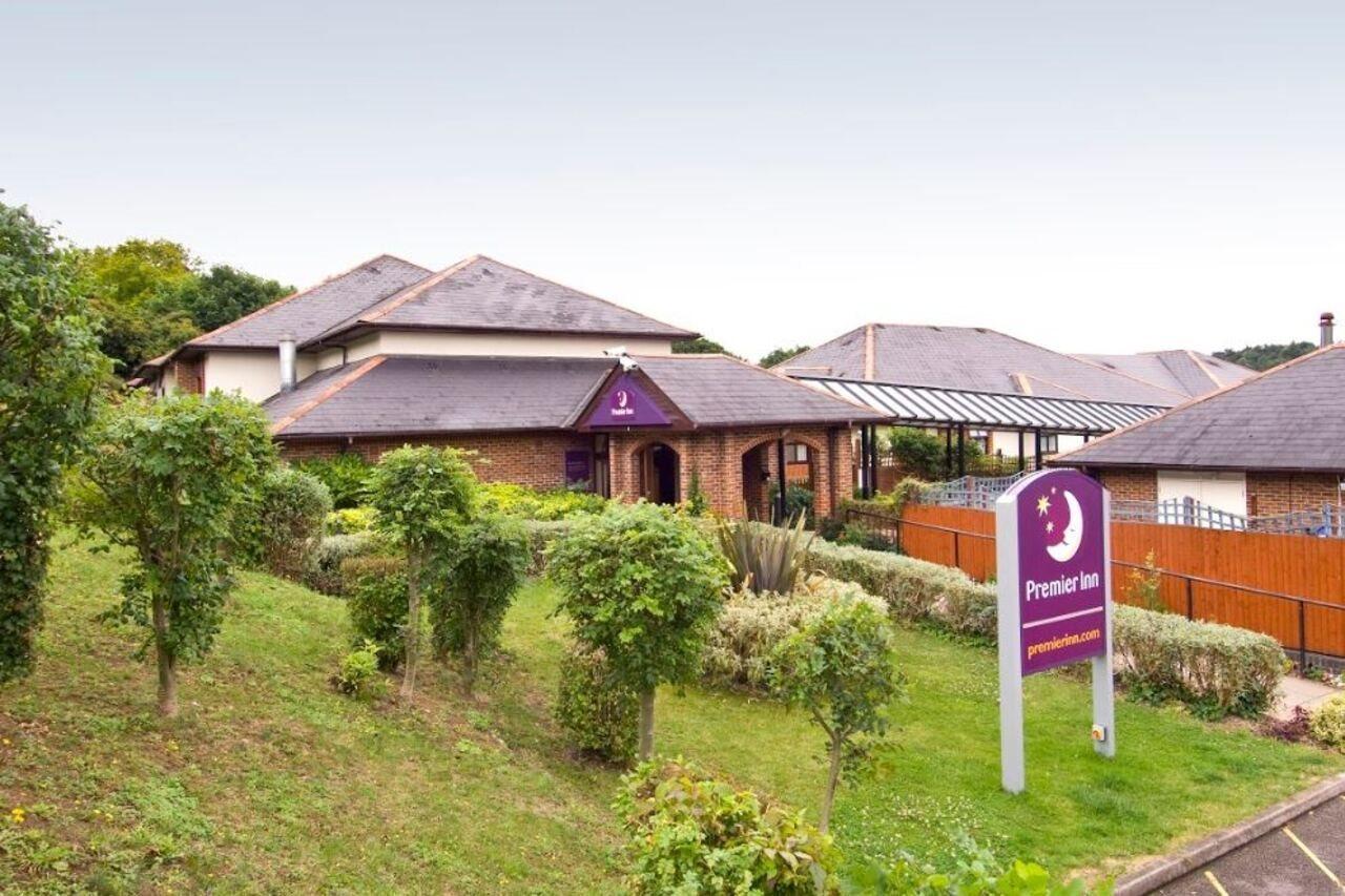 Premier Inn High Wycombe/Beaconsfield Екстериор снимка