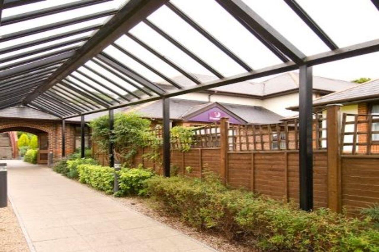 Premier Inn High Wycombe/Beaconsfield Екстериор снимка