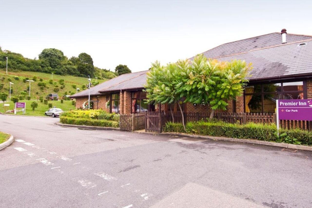 Premier Inn High Wycombe/Beaconsfield Екстериор снимка