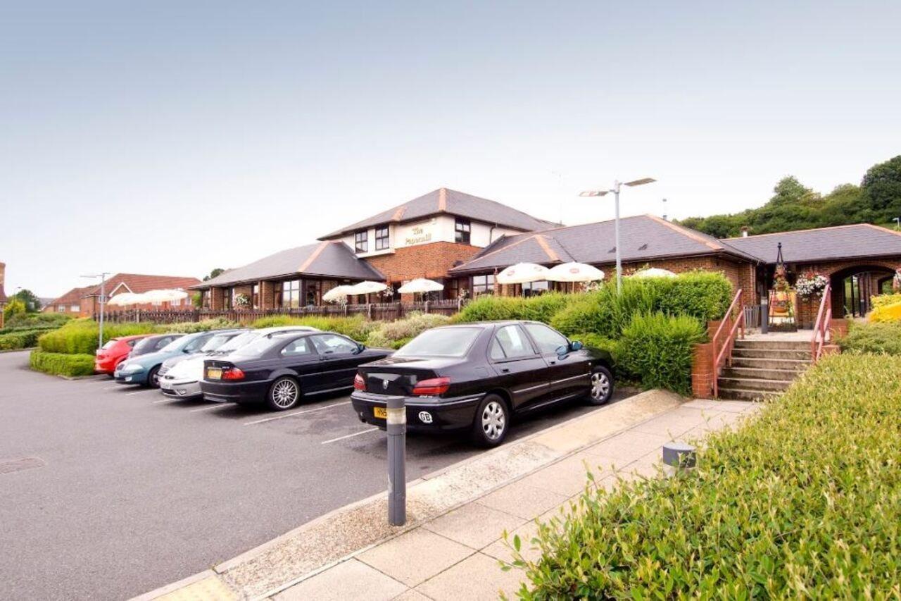 Premier Inn High Wycombe/Beaconsfield Екстериор снимка