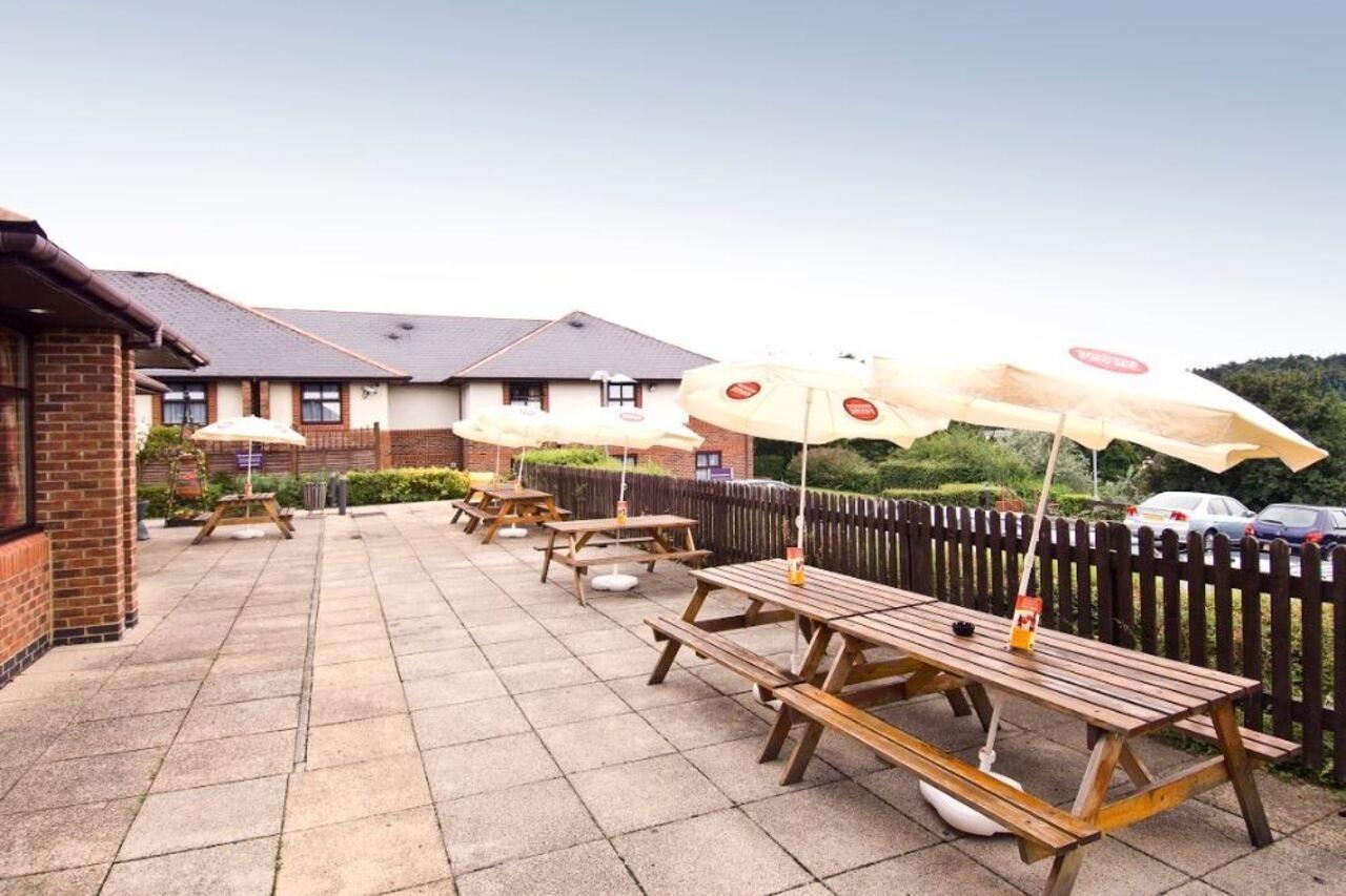 Premier Inn High Wycombe/Beaconsfield Екстериор снимка