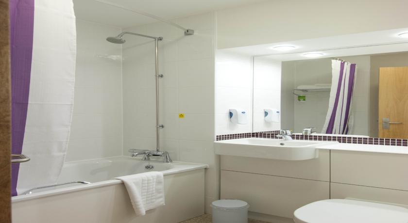 Premier Inn High Wycombe/Beaconsfield Екстериор снимка