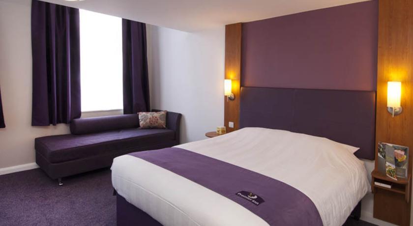 Premier Inn High Wycombe/Beaconsfield Екстериор снимка