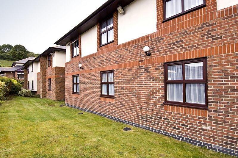 Premier Inn High Wycombe/Beaconsfield Екстериор снимка