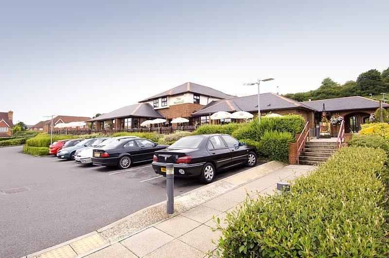 Premier Inn High Wycombe/Beaconsfield Екстериор снимка