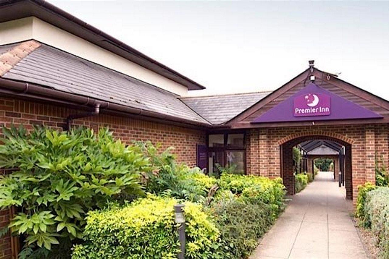 Premier Inn High Wycombe/Beaconsfield Екстериор снимка