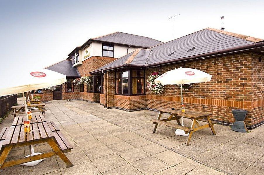 Premier Inn High Wycombe/Beaconsfield Екстериор снимка
